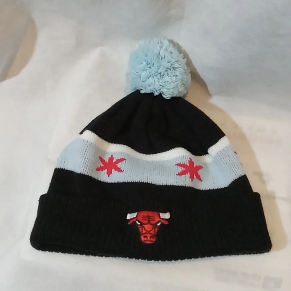 Adidas NBA Chicago Bulls Pompom Beanie Hat